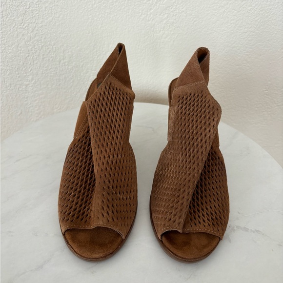 Leather and suede heeled sandals - Picture 2 of 5